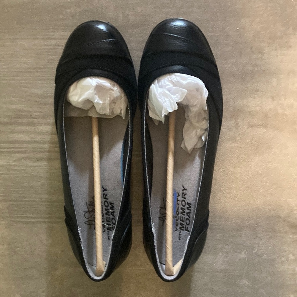 Lifestride Velocity with memory foam wedges. 1.5 inch heel.